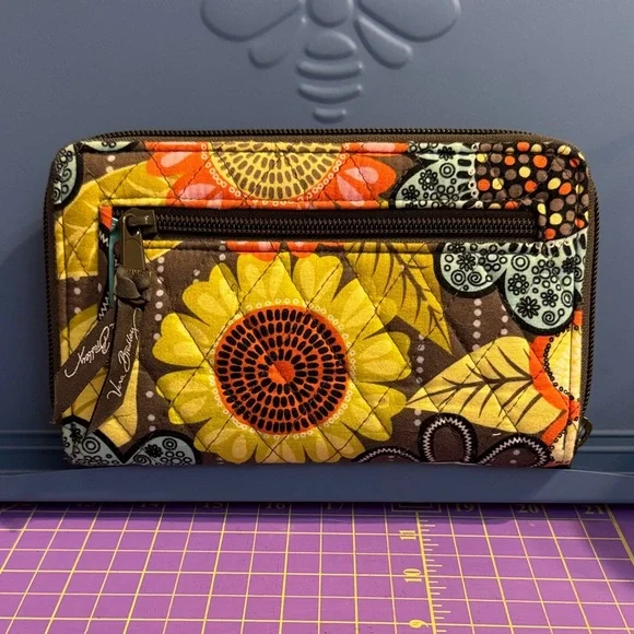Vera Bradley Turn Lock Wallet Flower Shower Pattern - Picture 2 of 4